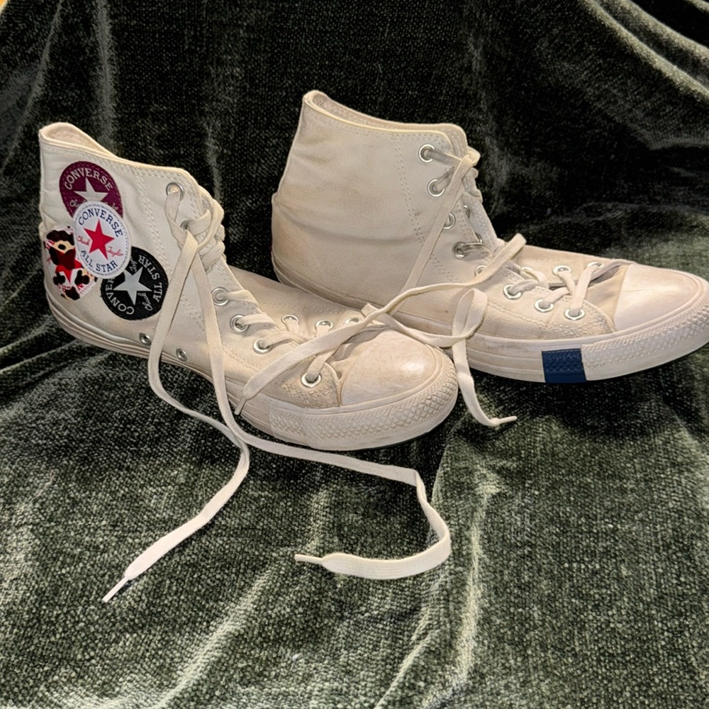 High top converse barely worn